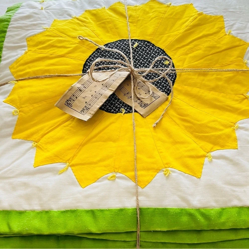 68”x96” Vintage from 1980’s Handmade Sunflower Quilt.